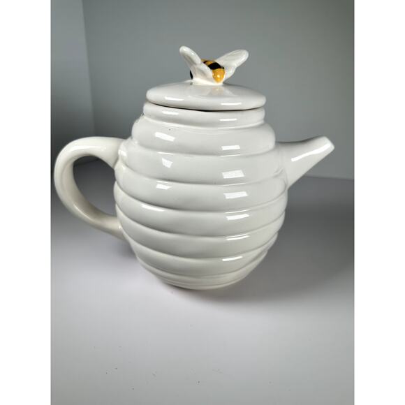 Rae Dunn by Magenta “BUZZ” Beehive Teapot Bee-Handle Lid White Ceramic 9"x10" - Picture 4 of 5